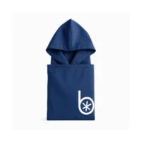 Cape de pluie vélo Badawin bleue pliée avec capuche, imperméable et pratique pour cyclistes urbains.