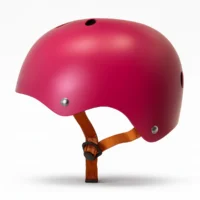 Casque de vélo Badawin couleur cerise, vue de profil, design urbain chic