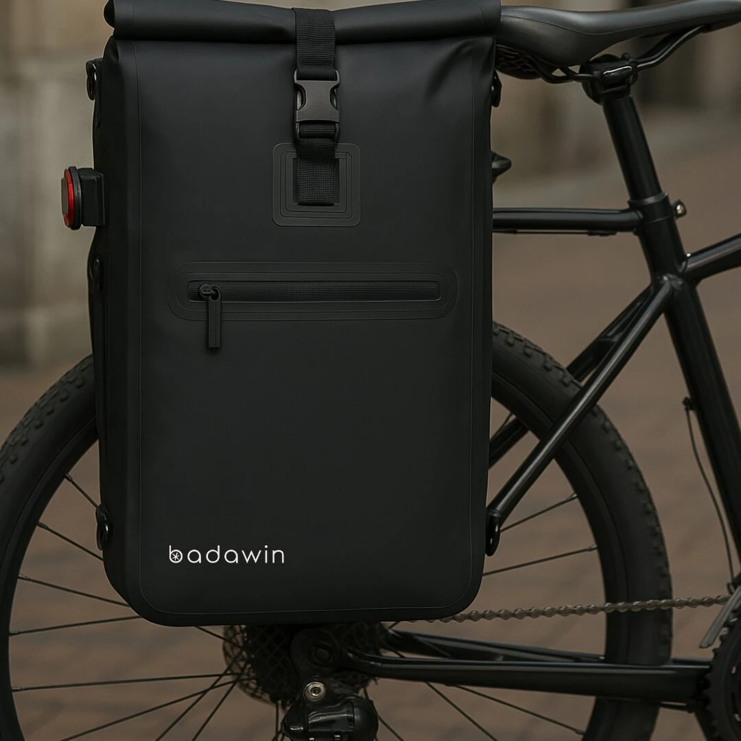 Sac à dos de vélo Ali noir Badawin fixé sur porte-bagages de vélo