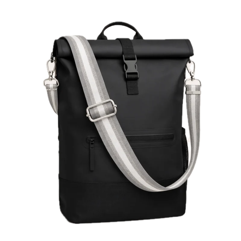 Bandoulière de sac réglable gris avec mousquetons argentés sur un sac Ali noir