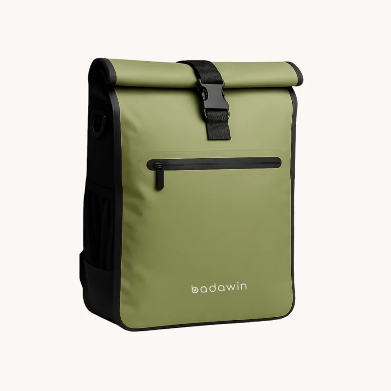 Sacoche vélo Aaron Badawin verte fixée sur porte-bagages