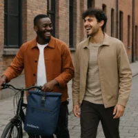 Sac à dos vélo Ali bleu Badawin porté par cycliste urbain