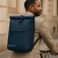 Sac à dos vélo Ali bleu Badawin porté par cycliste urbain