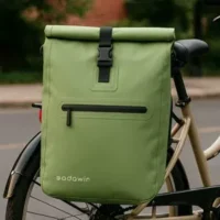 Sac à dos de vélo Ali vert Badawin fixé sur porte-bagages arrière