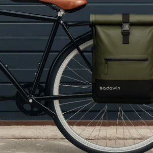 Sac à dos vélo Anna vert kaki fixé sur porte-bagages
