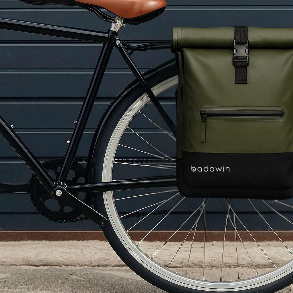 Sac à dos vélo Anna vert kaki fixé sur porte-bagages