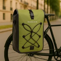 Sacoche vélo Hind Badawin vert kaki imperméable installée sur porte-bagages