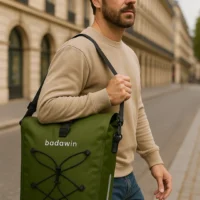 Sacoche vélo Hind vert kaki portée en bandoulière