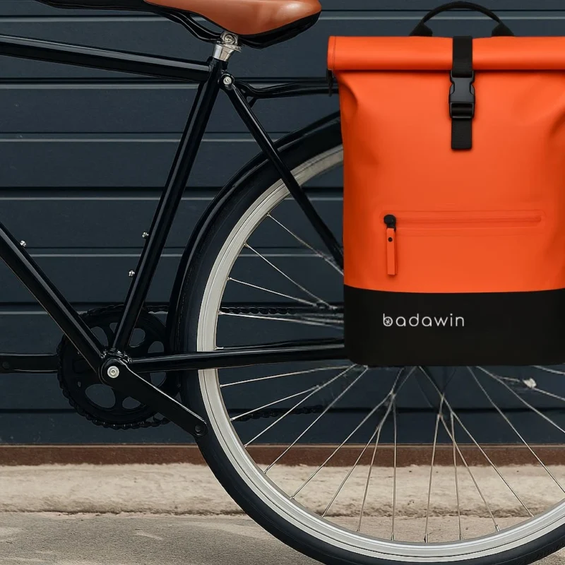 Sac à dos vélo Anna orange fixé sur porte-bagages