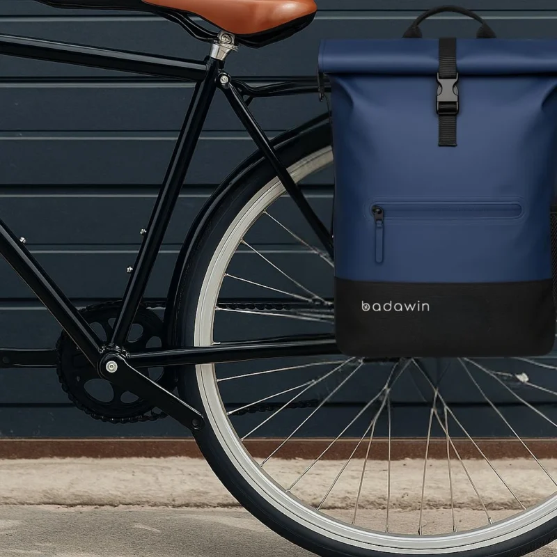 Sac à dos vélo imperméable Anna 27L bleu sur porte-bagages