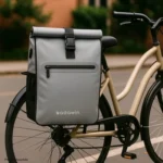 Sacoche vélo Aaron fixée sur un porte-bagages de vélo, sac étanche 23L