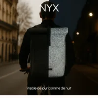 Sac à dos vélo Nyx, moitié noir moitié réfléchissant, visible de jour comme de nuit.