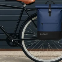 Sac à dos de vélo imperméable Anna 27L bleu sur porte-bagages